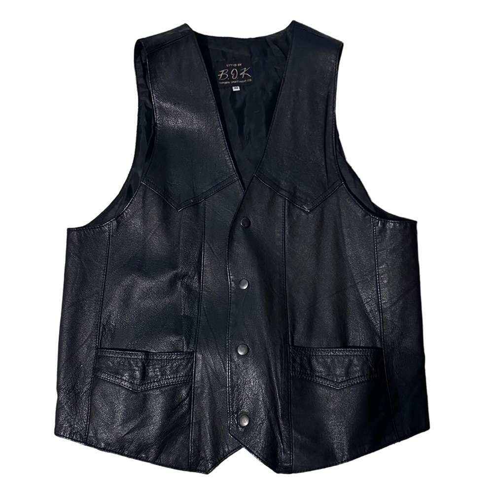 Men’s Black Leather Vest w Metal Snap Closure 2 Pockets sz 42, back adjustment